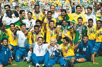 "Brasil ganó el Campeonato del Mundo por hicieron el mejor fútbol". La proposición subordinada porque hicieron el mejor fútbol es de tipo causal