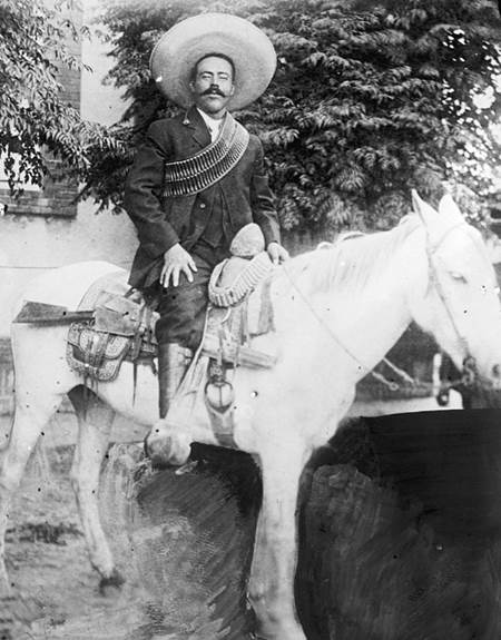 Pancho Villa a caballo
