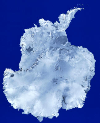 La Antártida tiene una extensión de 11.500.000 km. cuadrados y el espesor medio del hielo es de 2000 m.