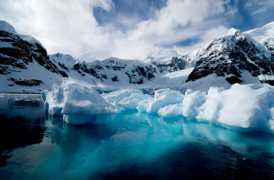 Las plataformas heladas del Antártico podrían contener recursos muy valiosos, como hidrocarburos