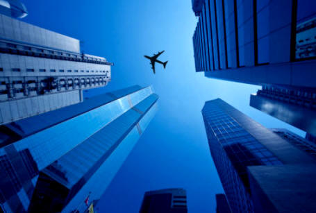 Con el desarrollo tecnológico las líneas aéreas acortaron las distancias, permitiendo viajes sin escalas entre puntos cada vez más distantes.