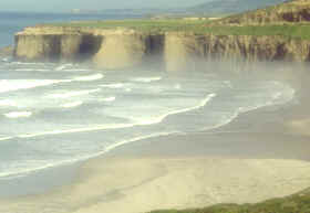 Las olas constituyen el principal agente erosivo de las zonas litorales