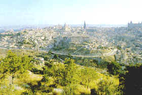 ciudad amurallada de Toledo, España