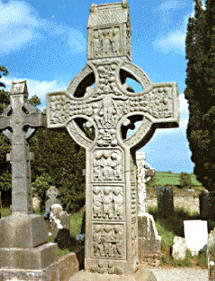 Cruz céltica (conocida como del abad Muireadach), situada en County Louth (Irlanda), que constituye una de las mejores muestras del arte prerrománico irlandés.