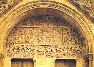 Un ejemplo del estilo iconográfico de la arquitectura románica (tímpano de la portada central de Santa Fe de Conques --Francia--), donde se reproduce en relieve uno de los temas tan recurridos: el Juicio Final