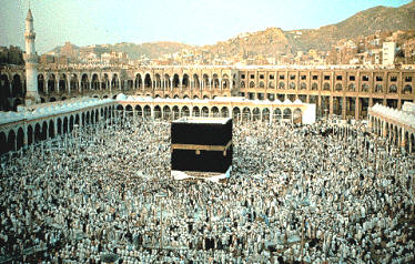 El Kaaba, o piedra negra, en la ciudad santa de la Meca, que es venerada por los musulmanes y en torno a la cual se realiza el último rito de la peregrinación que señala el Corán