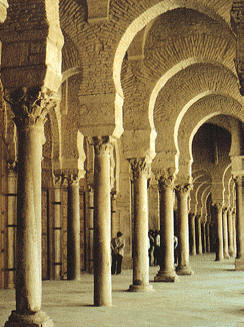 La mezquita de Kairuán (Túnez) sigue el mismo modelo que la mezquita de Córdoba (España)