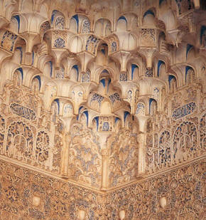 Detalle de mocárabes en la Alhambra de Granada