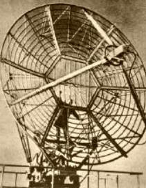 OJO ELECTRÓNICO. Antena del radiotelescopio de la base de Schenectady, que puede captar señales desde una distancia de 410.000 millas