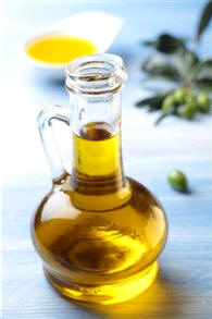 El aceite de oliva, además de ser un excelente emoliente, tiene la propiedad de reducir el colesterol en sangre