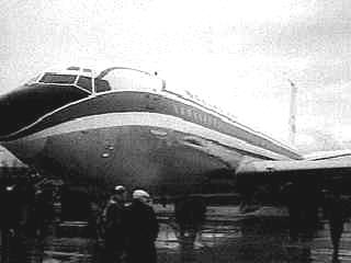 Al finalizar la guerra, las fábricas comenzaron a desarrollar aviones de transporte comercial basados en las grandes aeronaves utilizadas en el conflicto